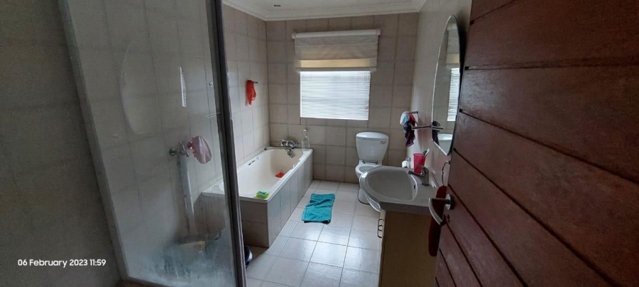 2 Bedroom Property for Sale in Geelhoutpark North West